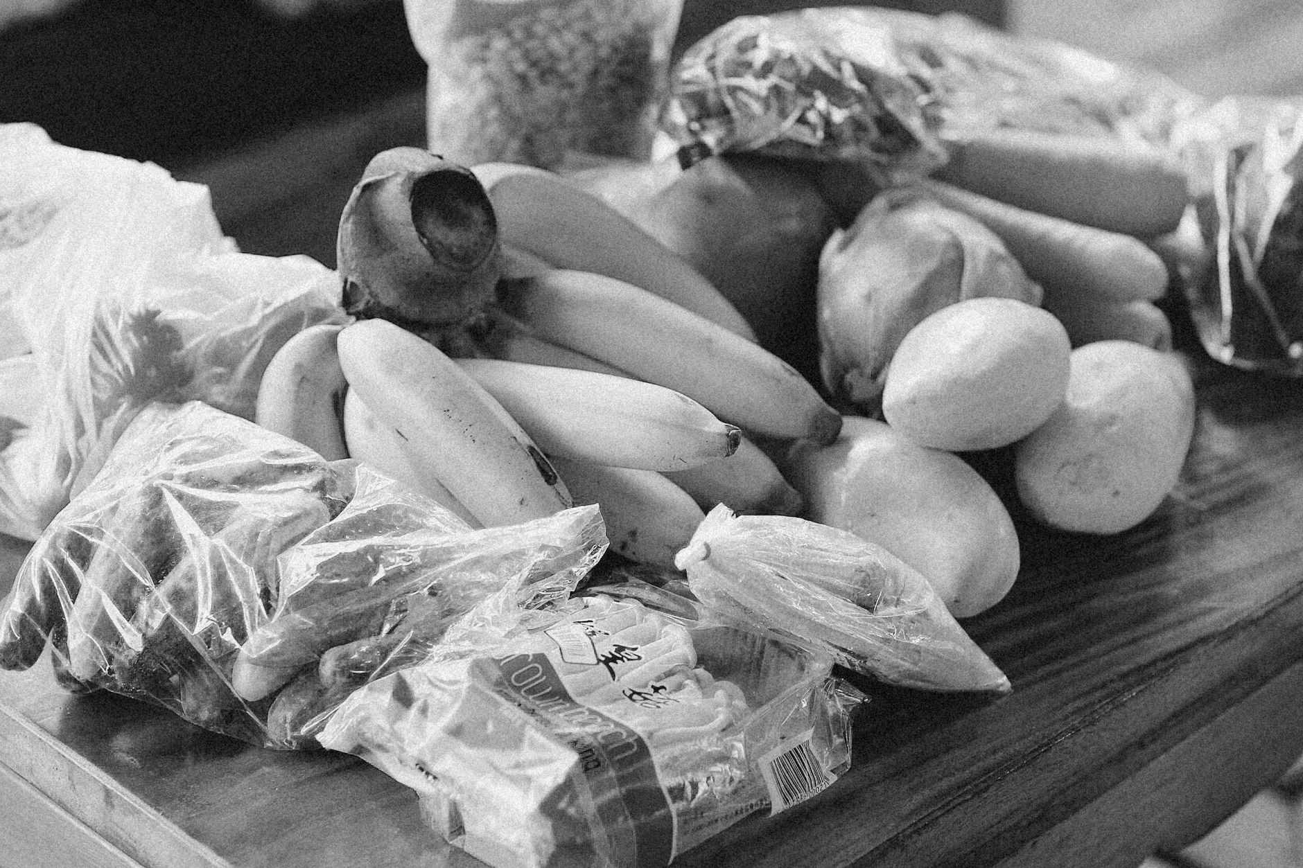 keep bananas fresh, banana storage tip, prevent banana browning