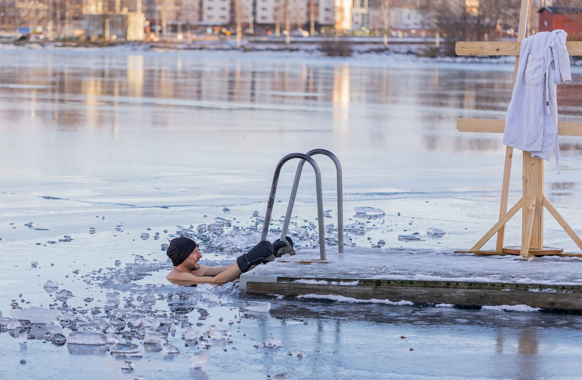 cold shower, cold shower benefits, cold plunge