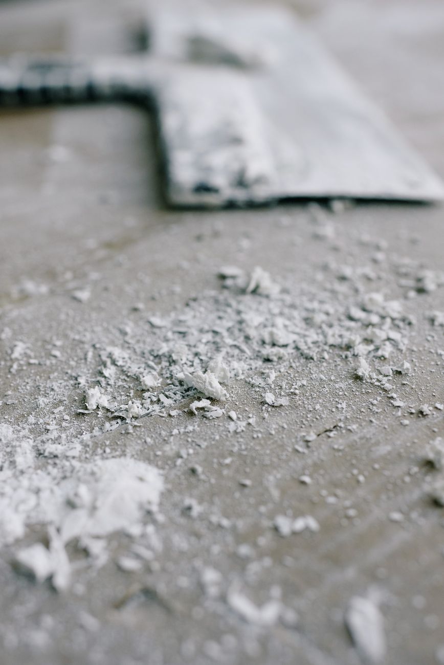 remove popcorn ceiling, DIY ceiling texture removal, scrape popcorn ceiling