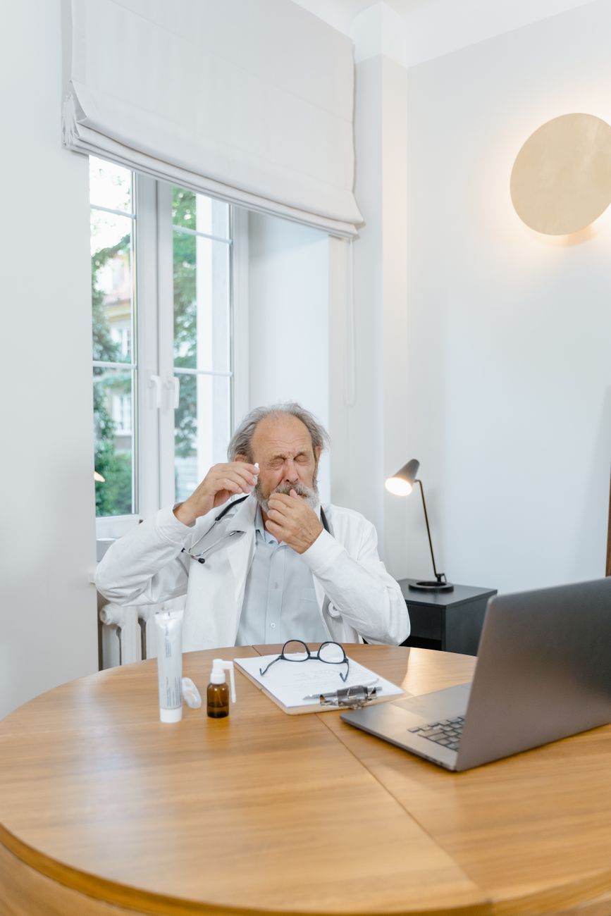 reduce eye strain, computer eye strain relief, screen eye fatigue