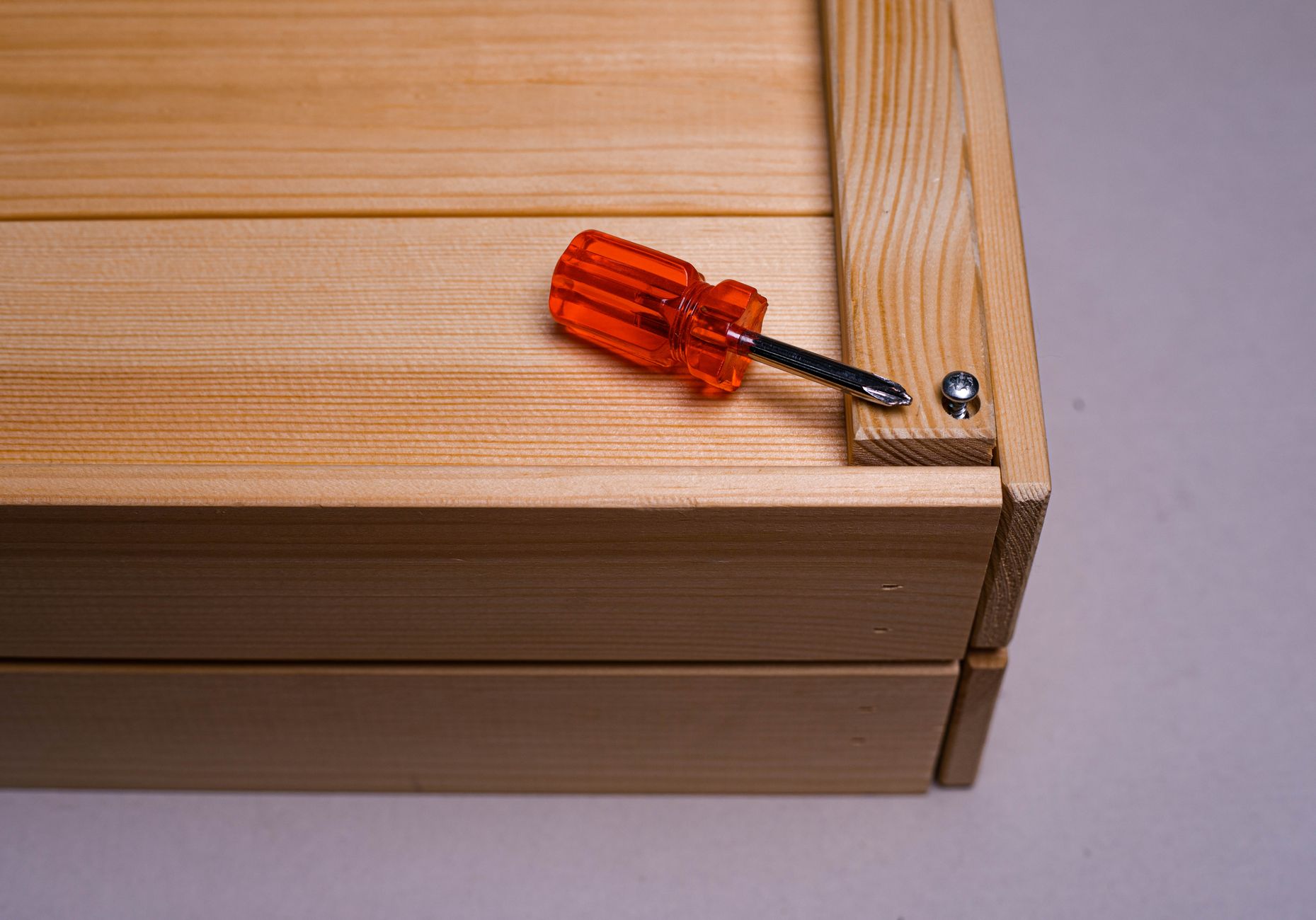 fix loose cabinet handles, tighten cabinet hardware, cabinet handle repair