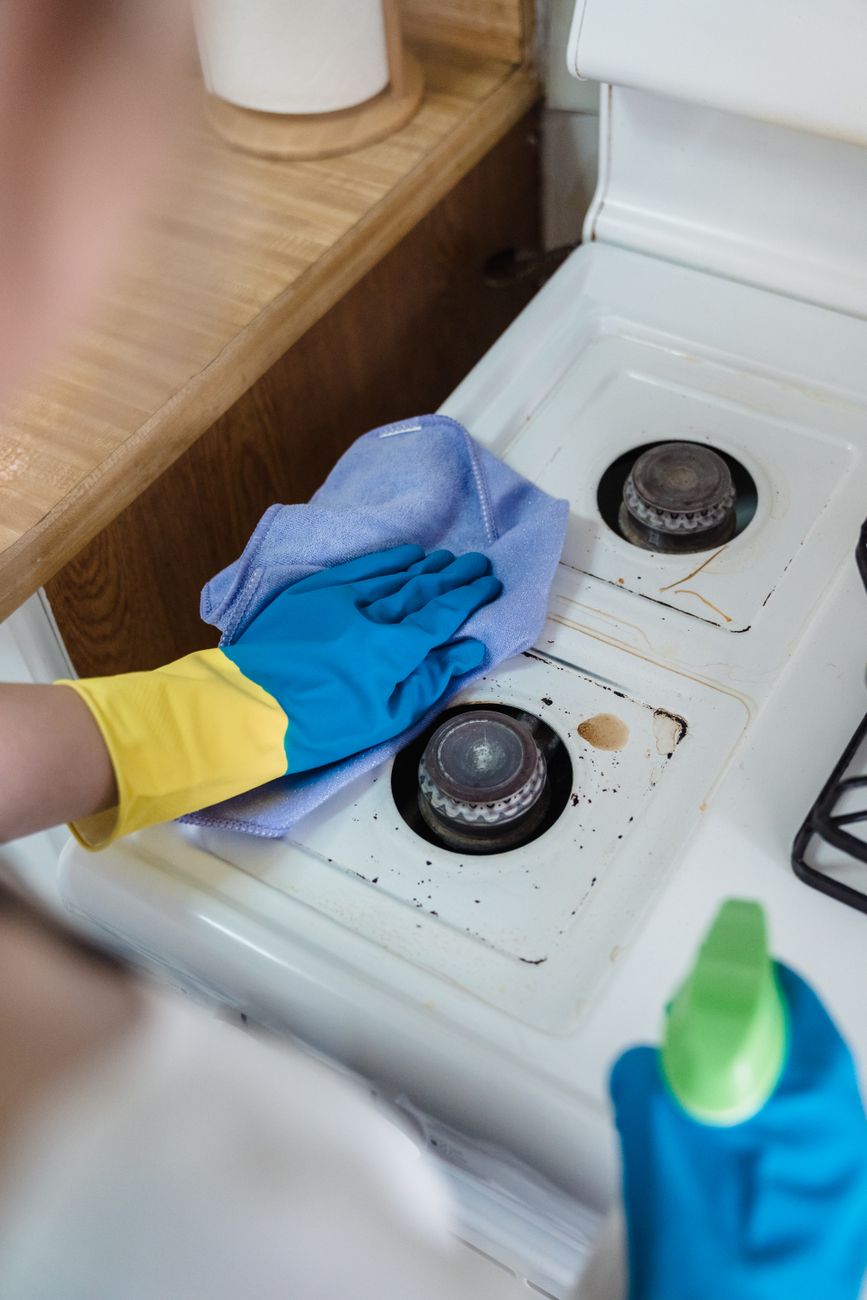 clean stove top fast, degrease stove, stove cleaning hack