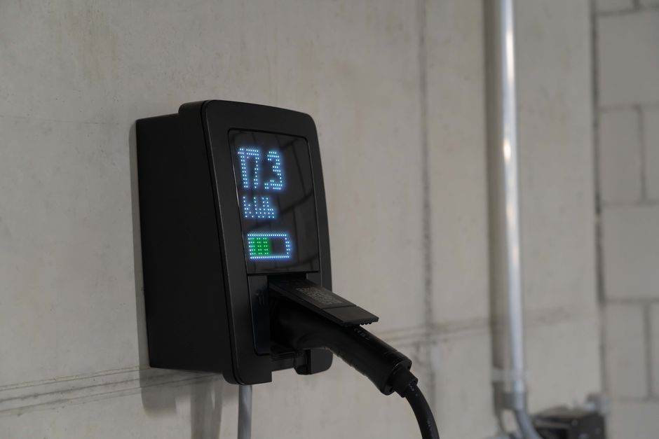 Smart plug connected to lamp
