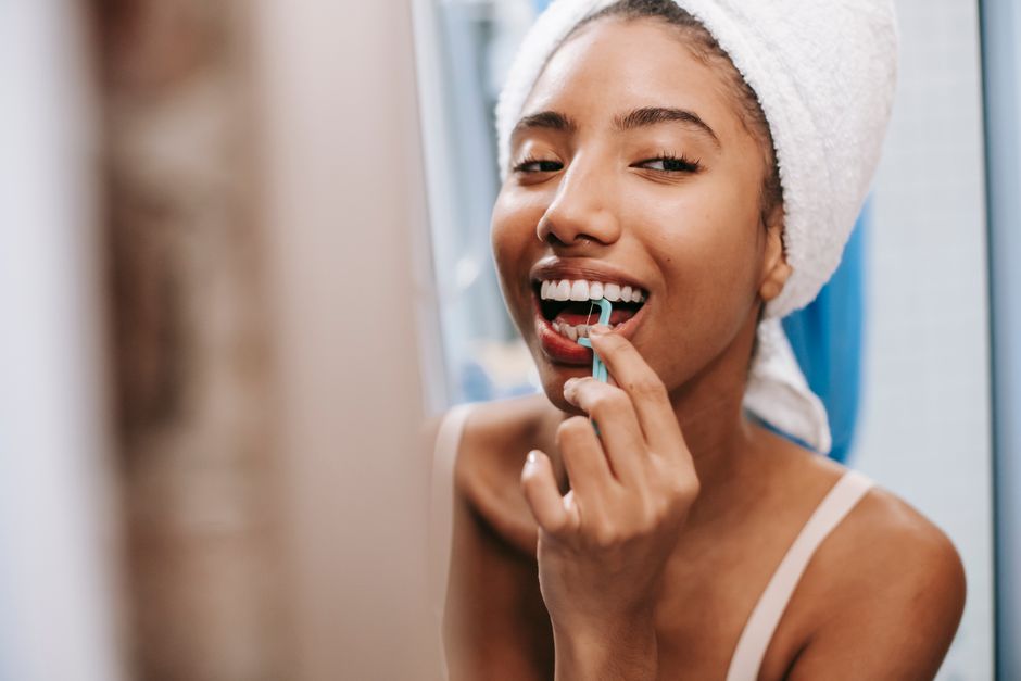 floss habit daily, flossing tips, dental floss routine