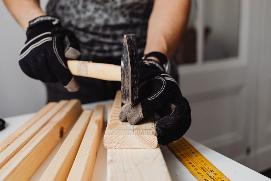 hammer nail straight, hammer technique, nail without bending