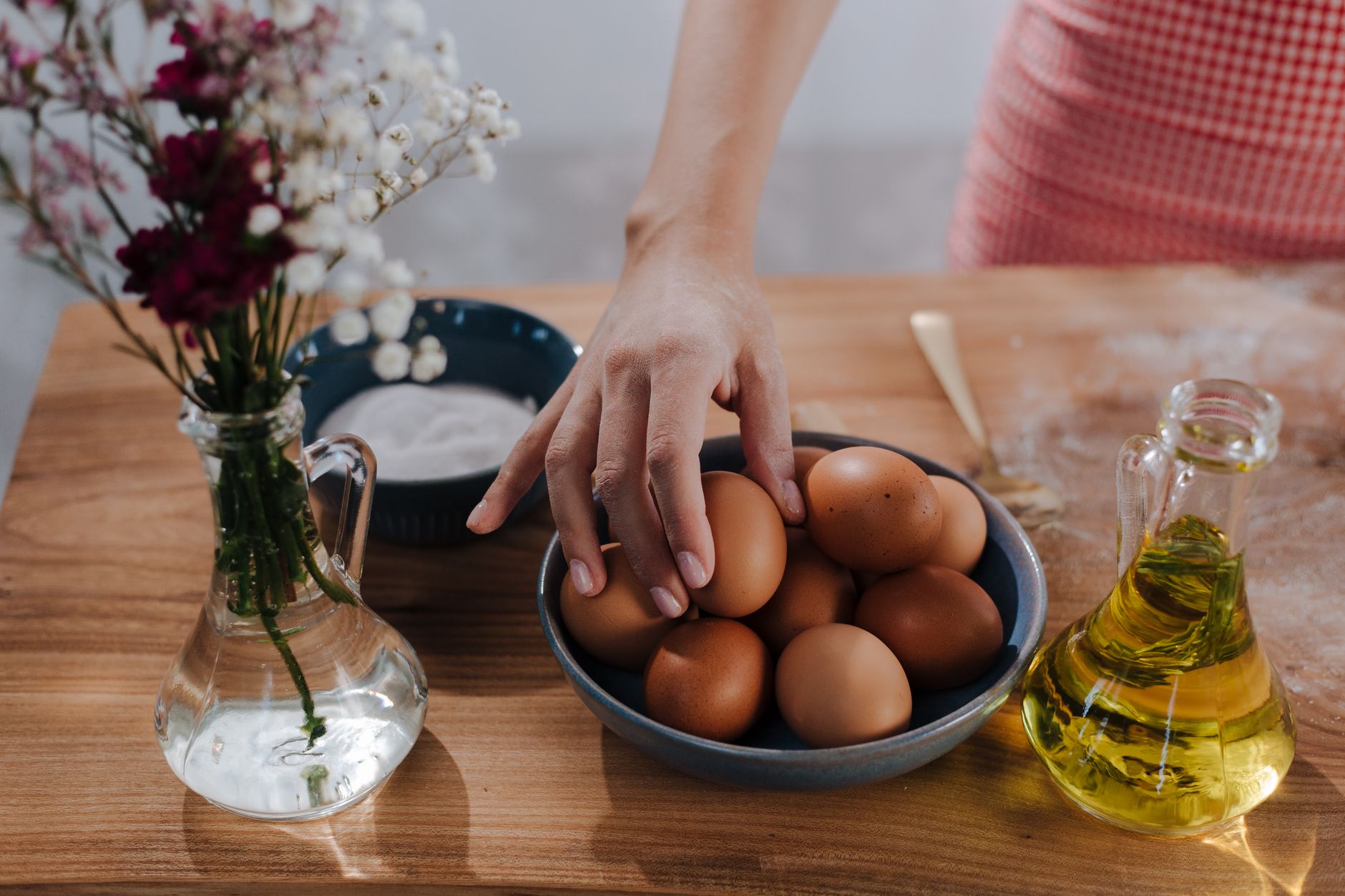 room temperature eggs, baking tips, warm eggs fast, egg baking hack, cold eggs baking