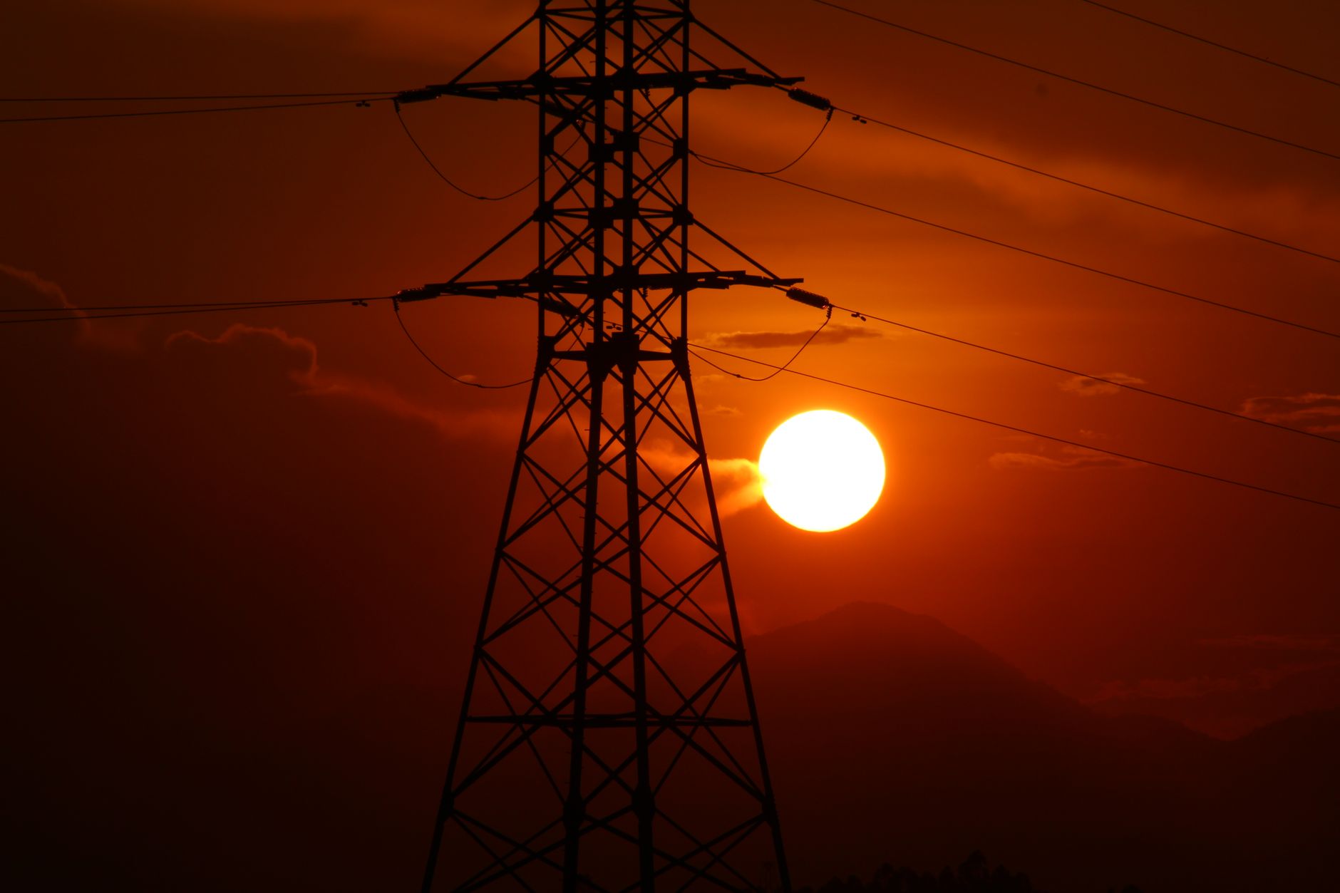power outage heat, summer blackout tips, stay cool no AC, emergency cooling