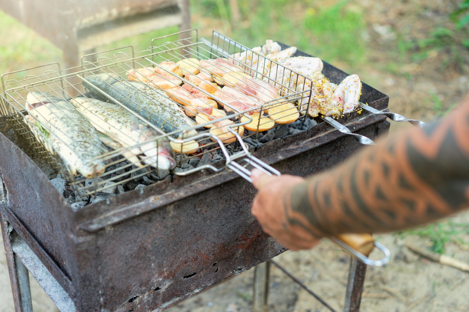 grill cleaning, BBQ prep, grate seasoning, spring grilling