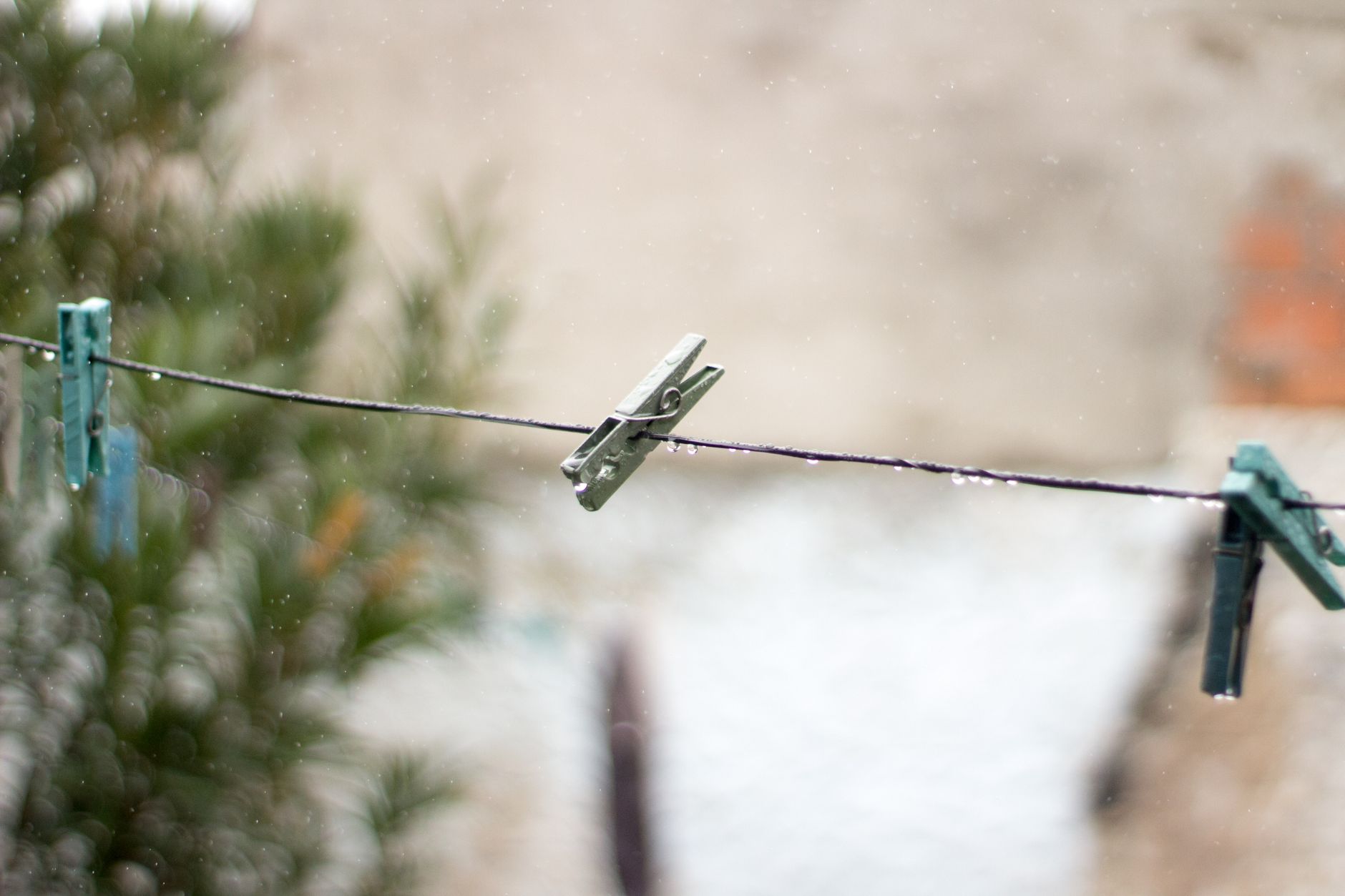 rainy laundry, dry indoors, wet weather, seasonal tip