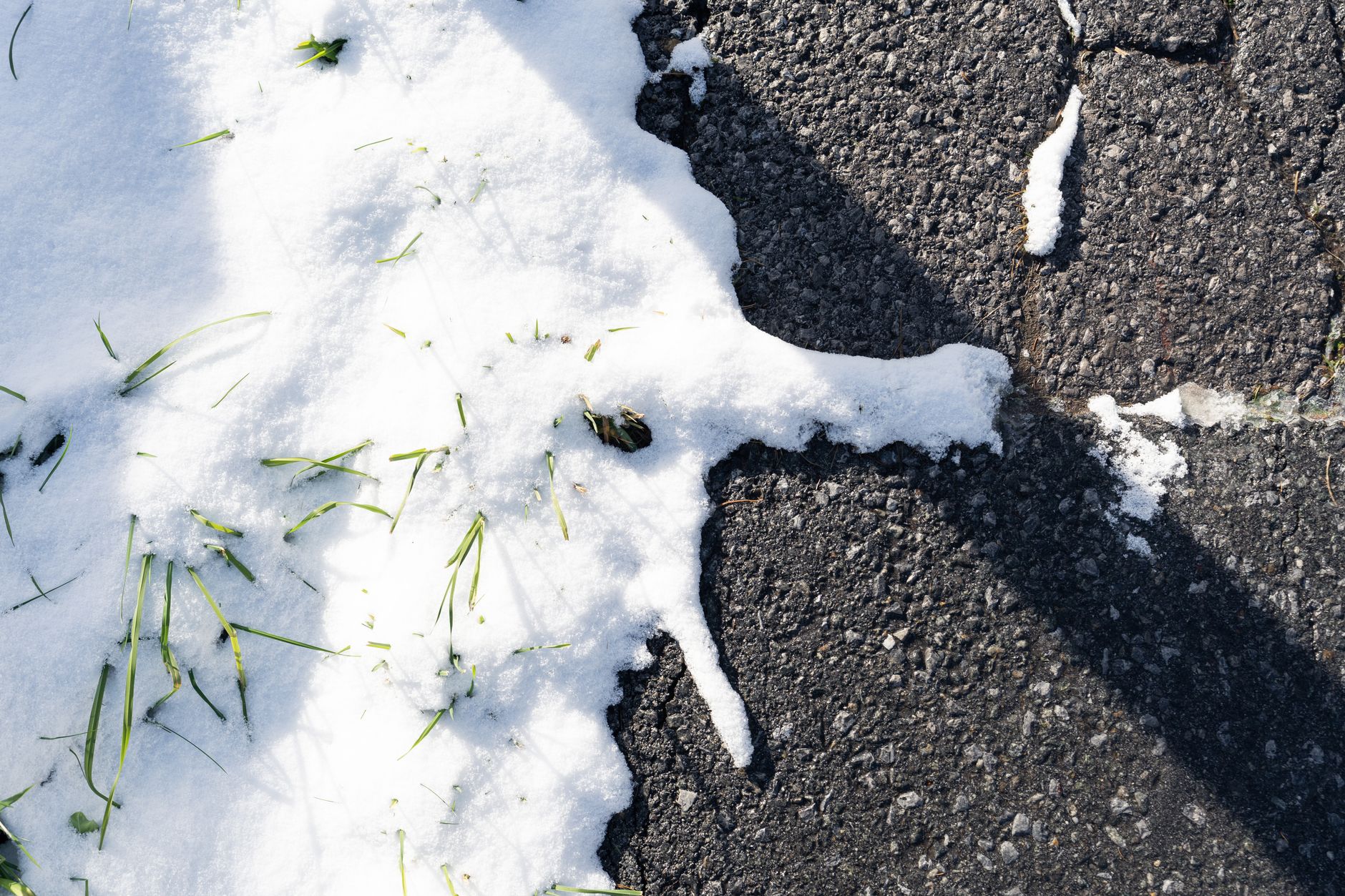 ice melt alternative, driveway deicing, sand for ice, beet juice deicer