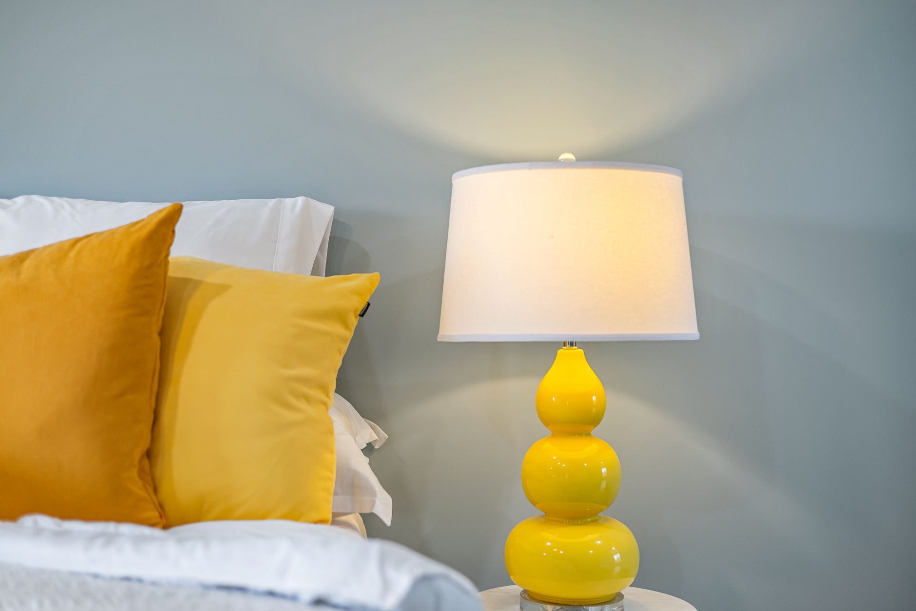 yellow pillow stains, sweat, baking soda, hydrogen peroxide, whitening