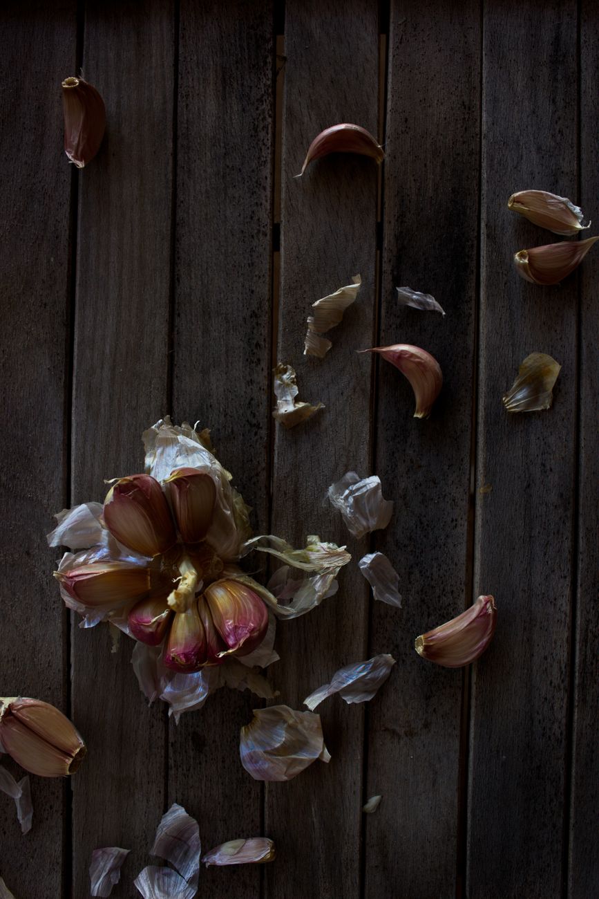 garlic, peel, jar, shake, kitchen shortcut