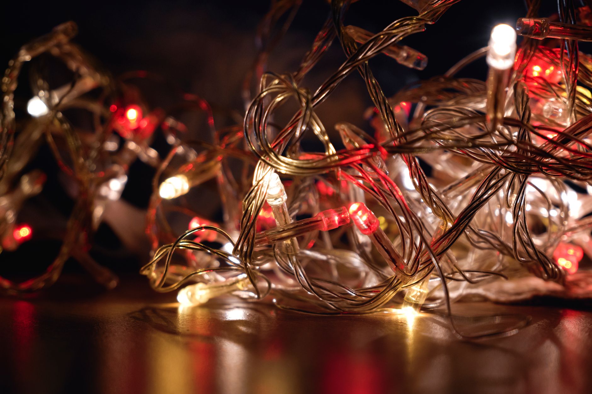 holiday lights, untangle, spray silicone, storage hack, christmas decoration