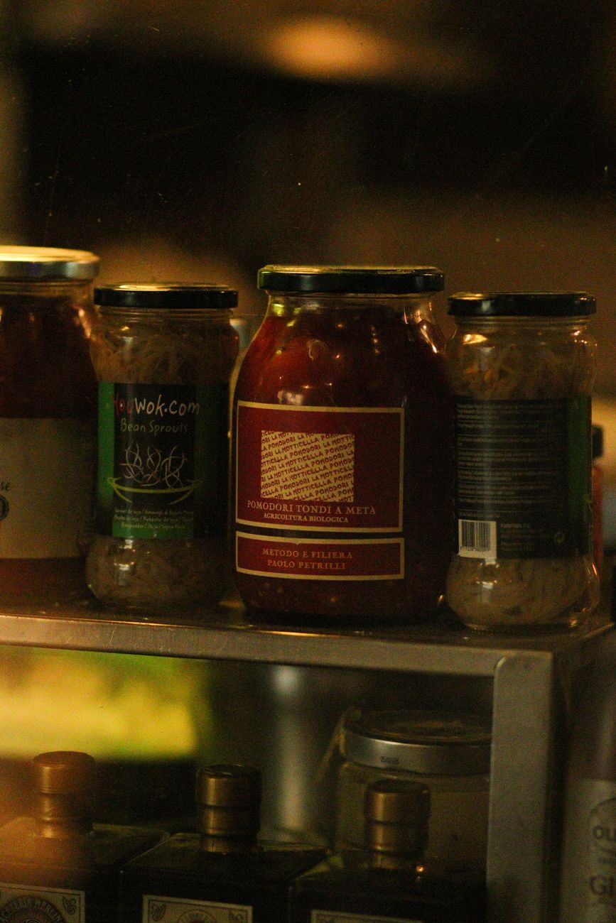 sauce storage, sauce shelf life, condiment fridge