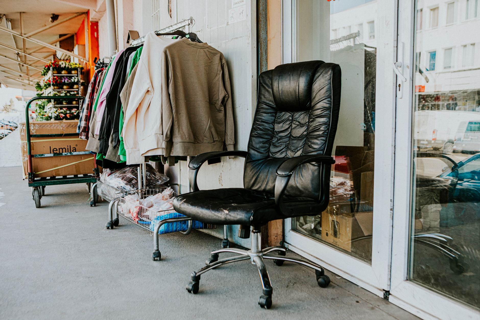 thrift store, secondhand shopping, bargain clothes, money tip