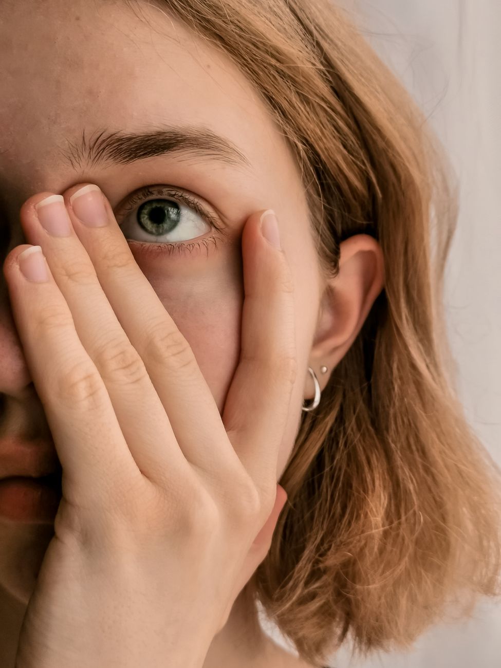 eye twitch, magnesium deficiency, screen break, warm compress, caffeine trigger