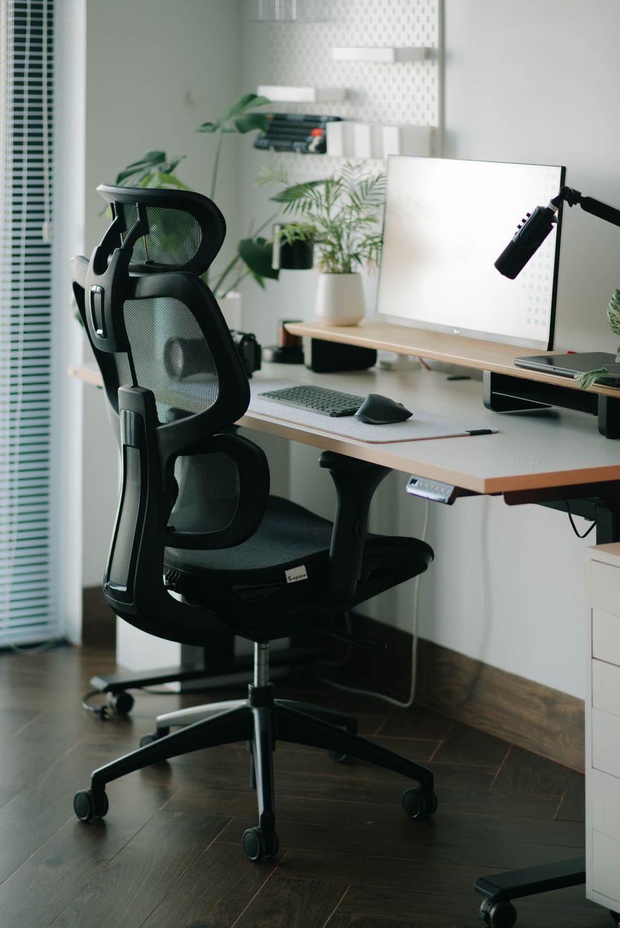 The Ergonomic Office Chair That Fixed My Back Pain Without Costing a Thousand Bucks