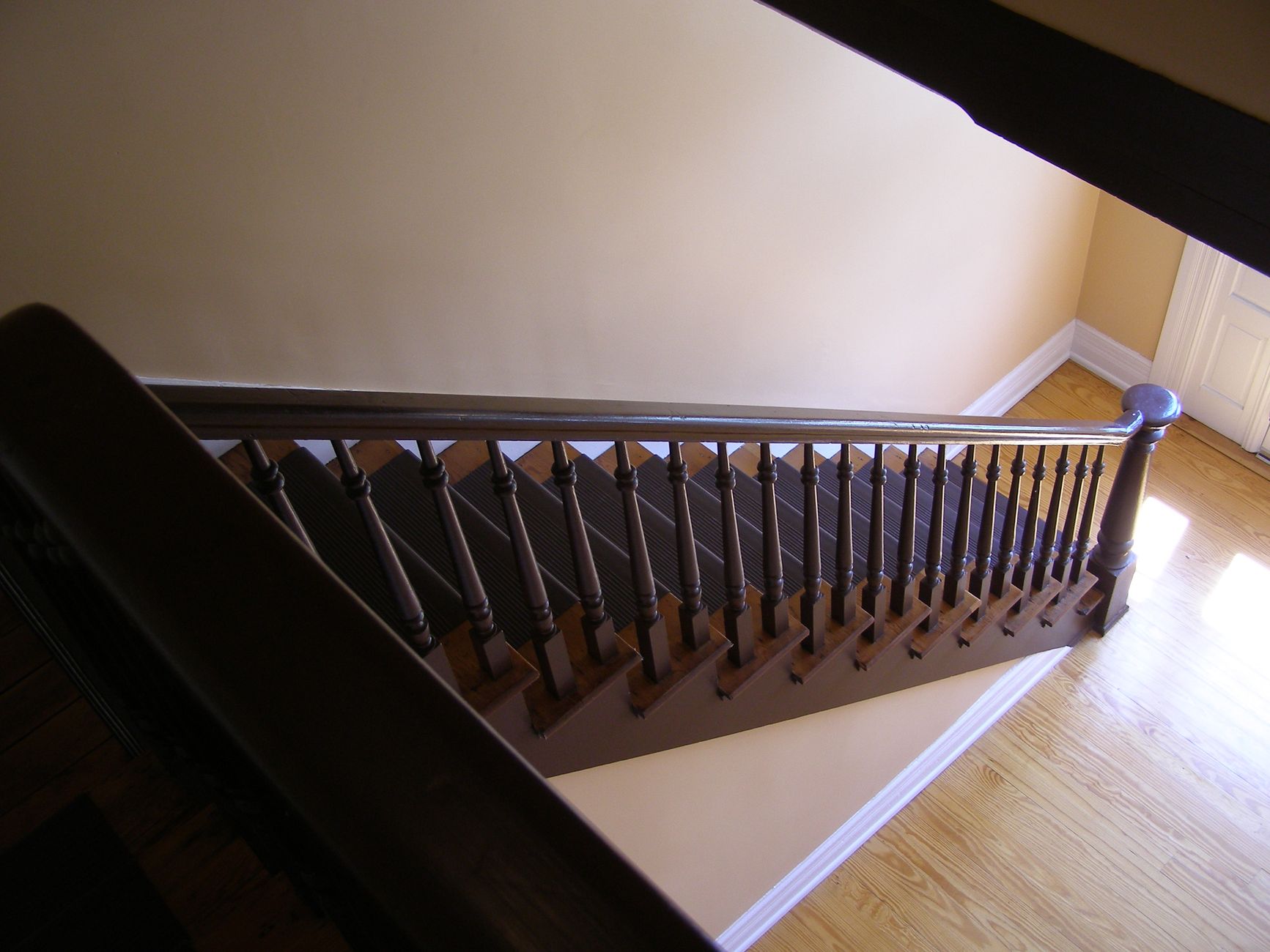 fix wobbly banister, loose stair railing, banister repair
