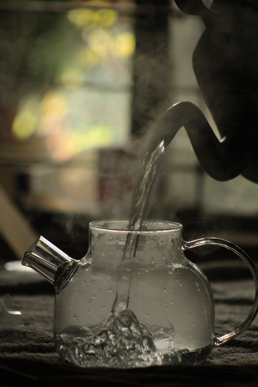 boiling, spill over, wooden spoon, pot lid, pasta trick