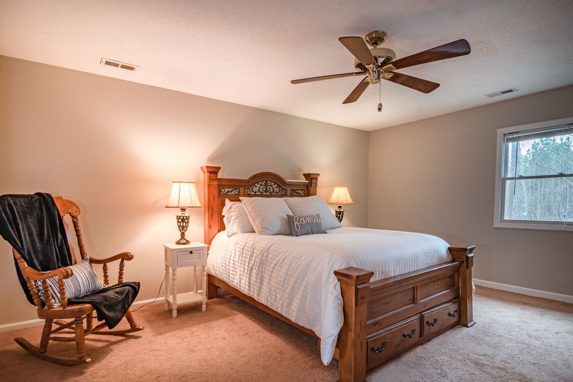 ceiling fan dust, pillowcase hack, dust cleaning, ceiling fan