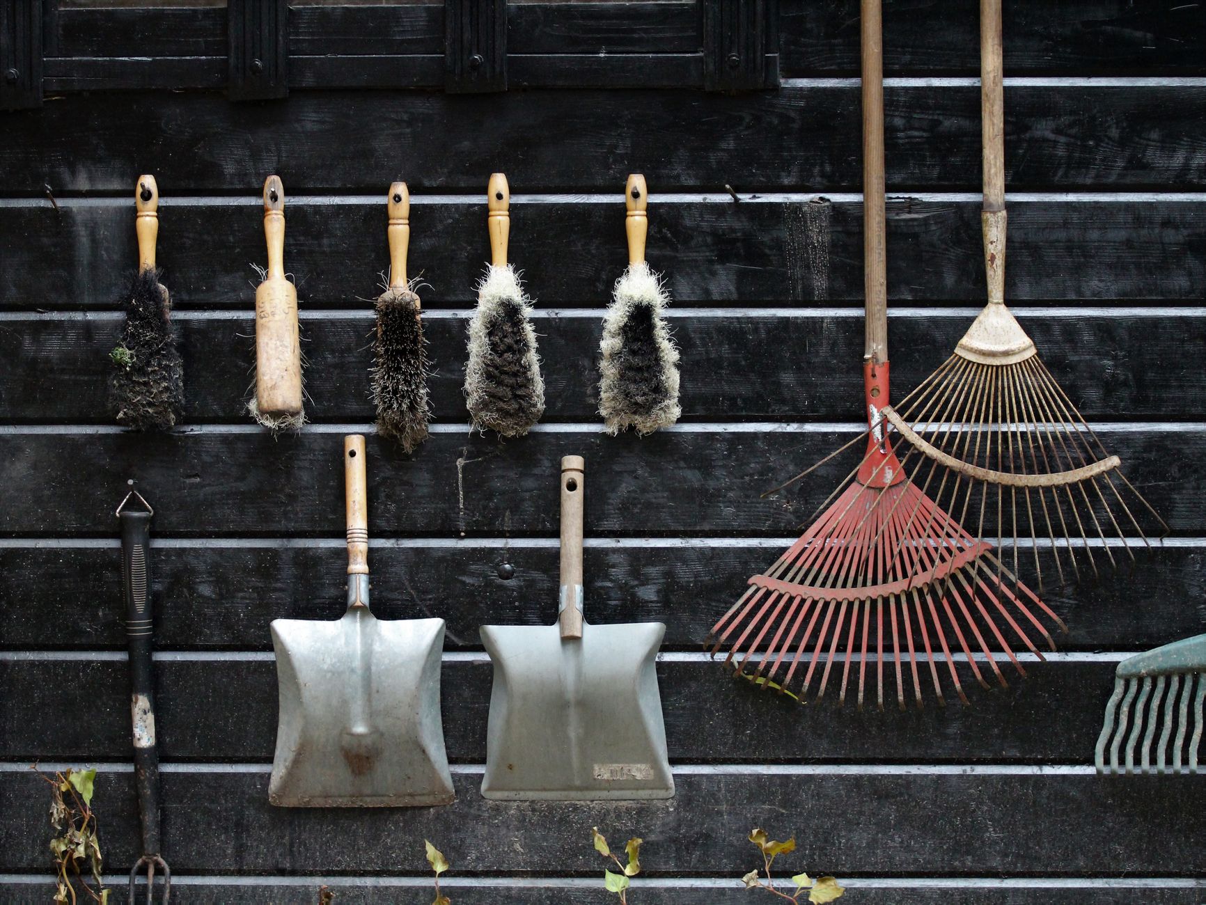 winterize garden tools, protect tools winter, garden tool maintenance