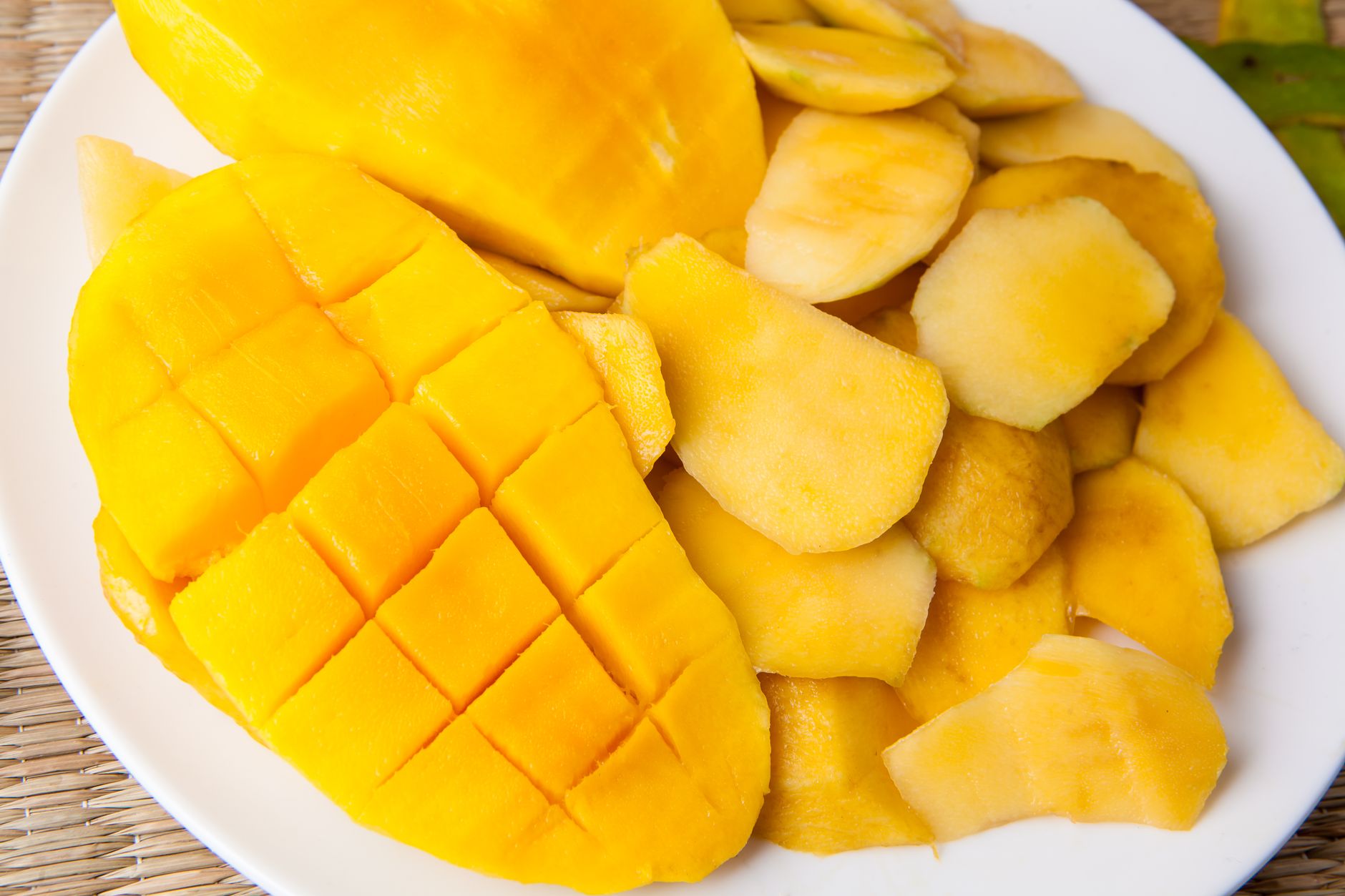 cut mango, mango cubes, mango hack