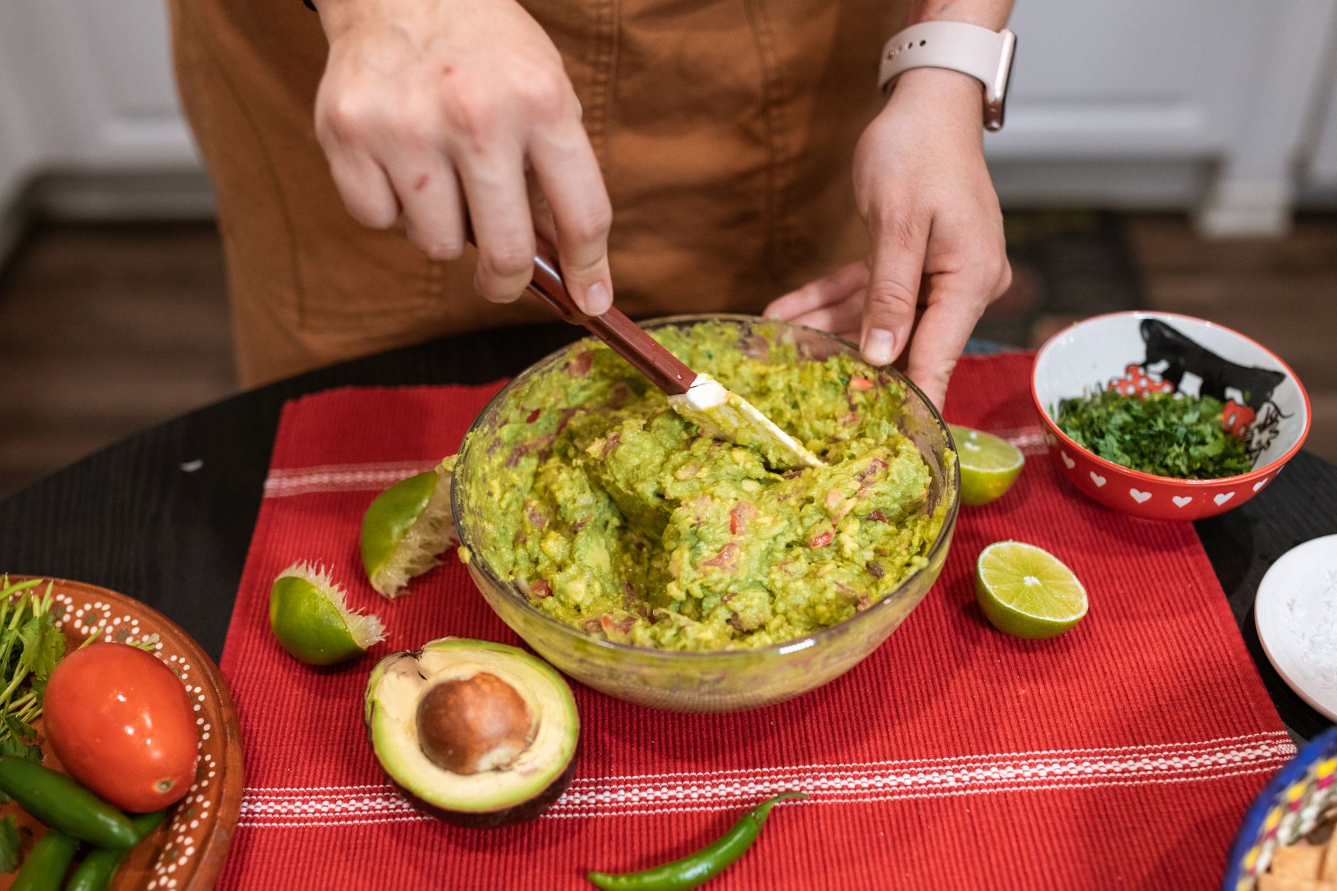 guacamole, avocado, prevent browning, kitchen hack