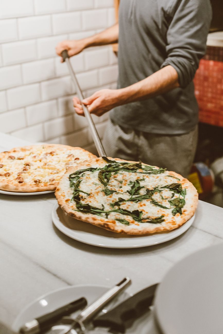 reheat pizza, crispy, leftovers, kitchen hack, skillet