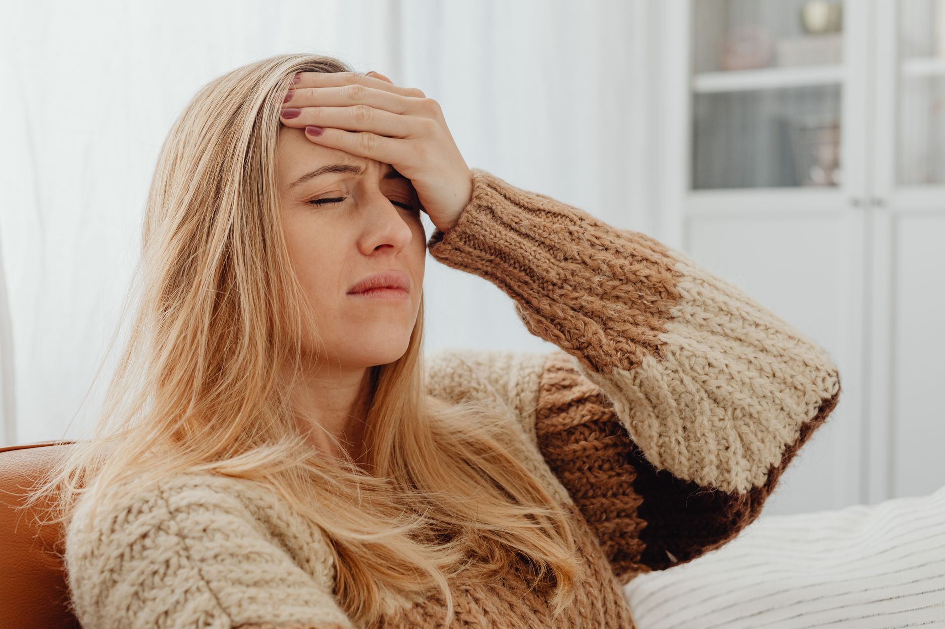 weekend headaches, migraine, routine, sleep, caffeine