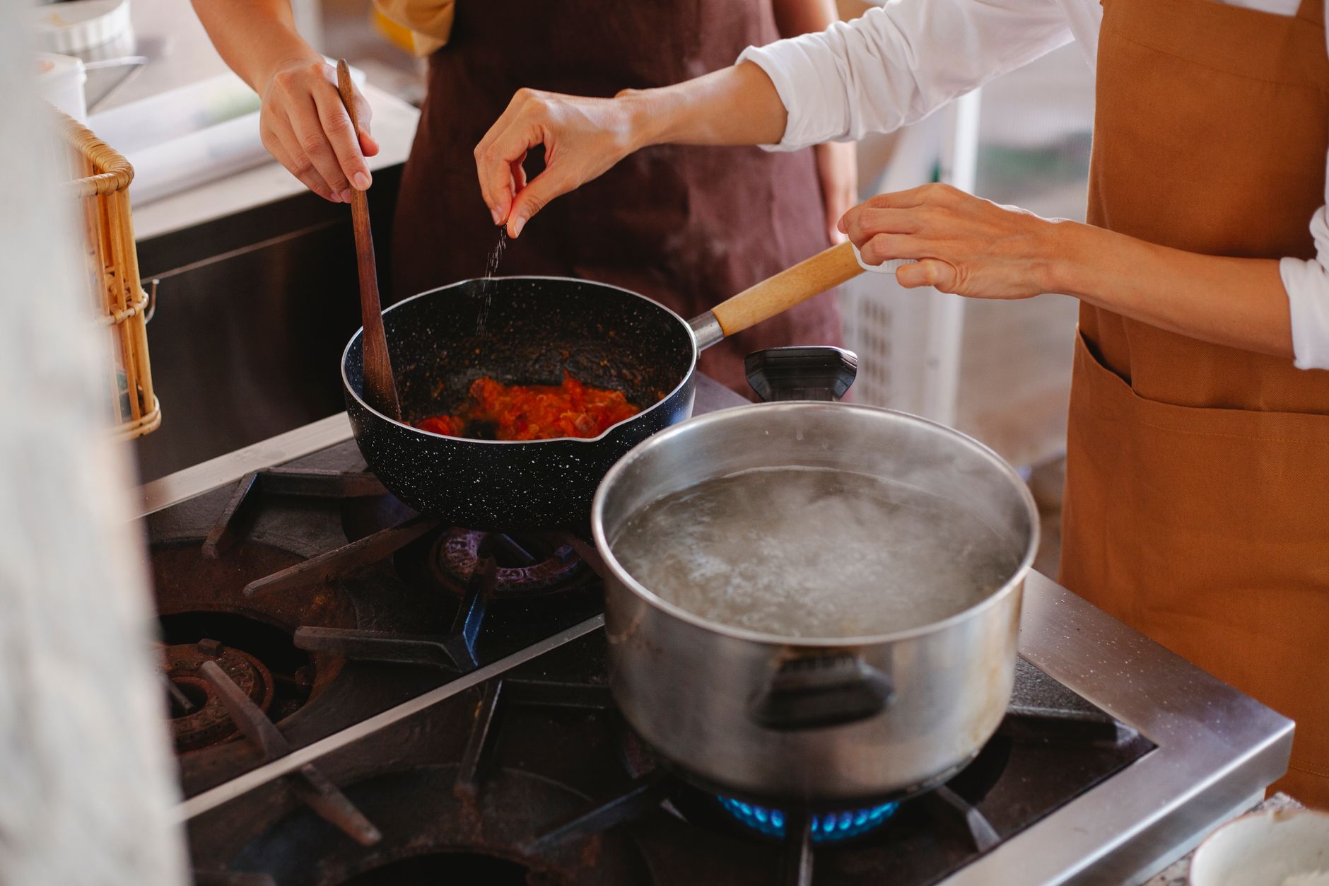 boiling over, water, wooden spoon, kitchen hack