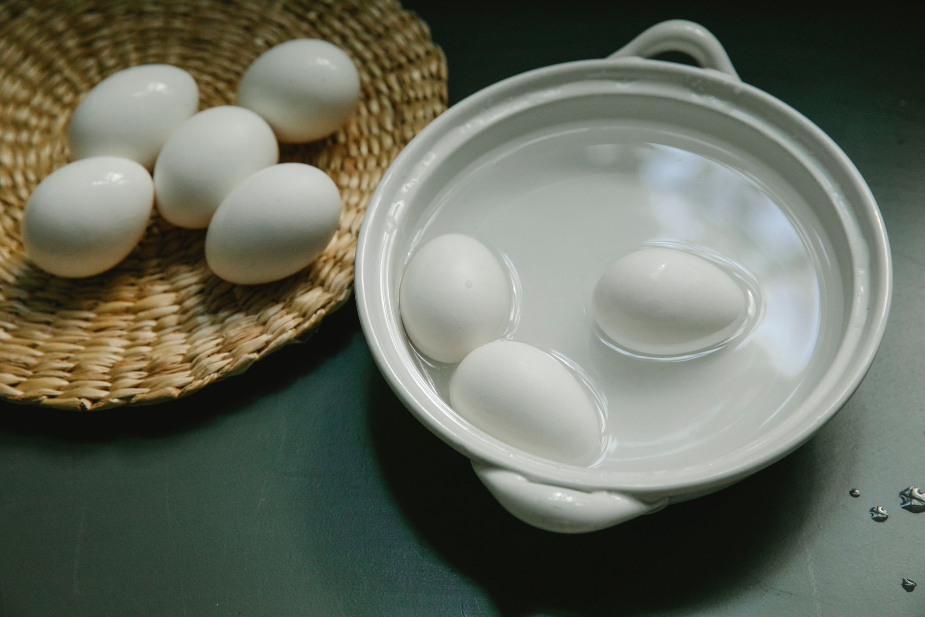 egg freshness, water test, float test, kitchen tip, food safety
