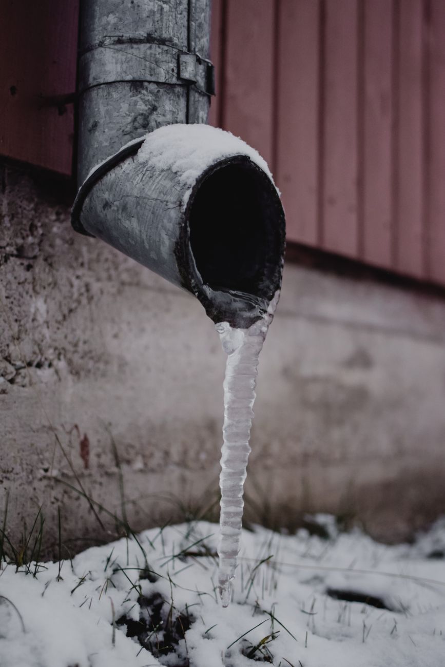 frozen pipes, winter plumbing, pipe freeze, seasonal winter