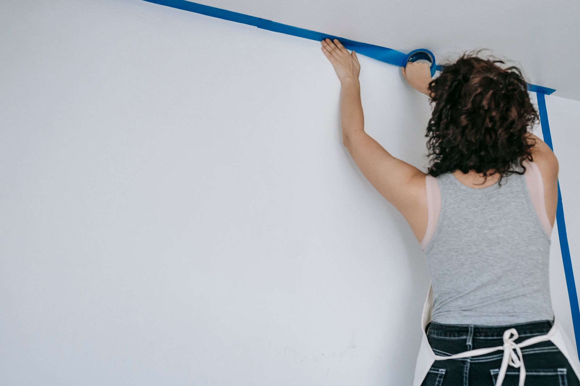 paint without tape, cut in painting, painting edges, DIY painting