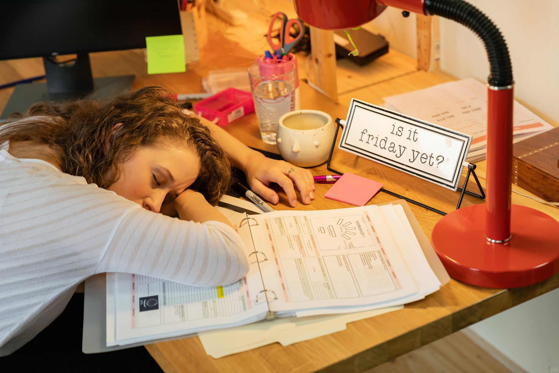 afternoon slump, tired, lunch, energy, food coma