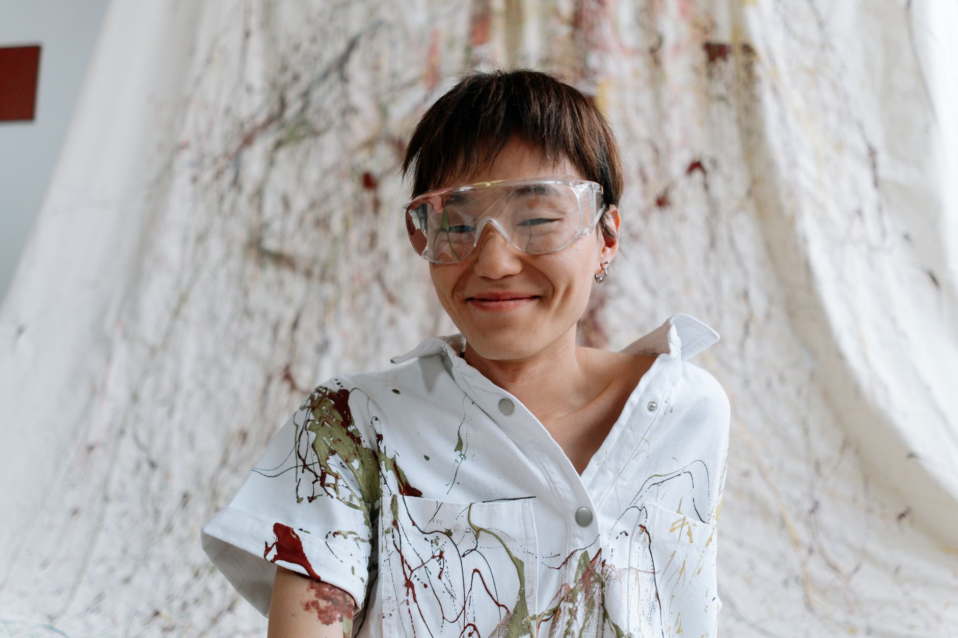 white shirt stains, yellow stains, laundry hack, no bleach