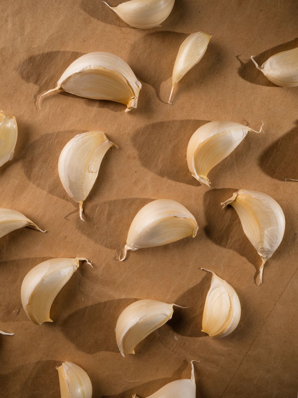 peel garlic, jar shake, quick peeling, garlic hack, 30 seconds