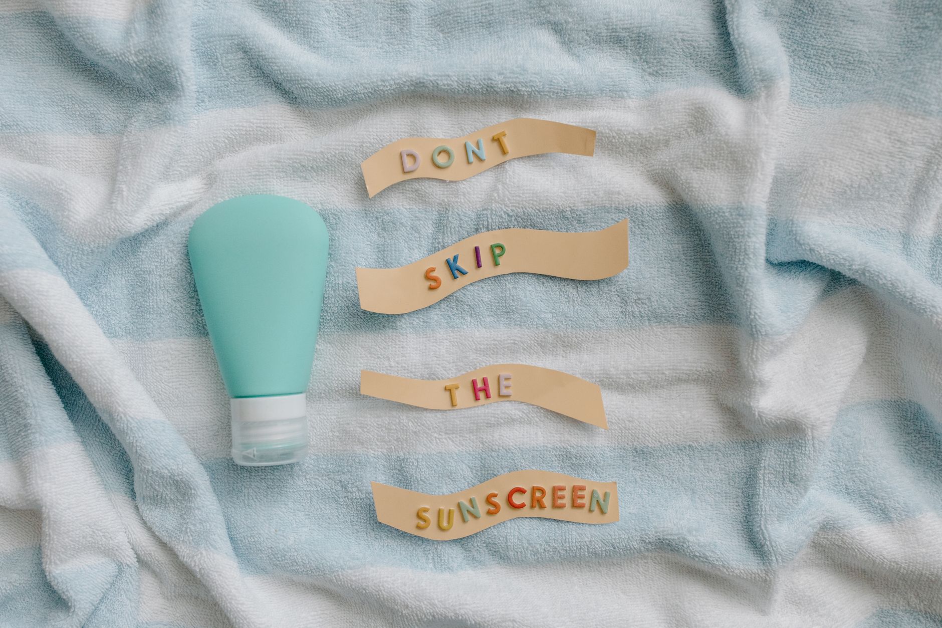 sunscreen stains, laundry hacks, summer clothing