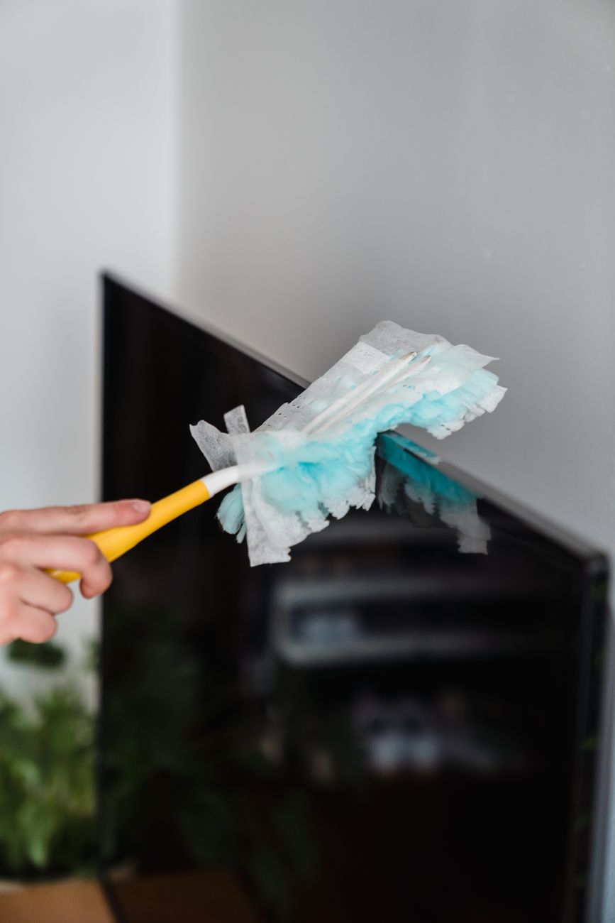 ceiling fan cleaning, dust free cleaning, pillowcase trick, fan blade hack