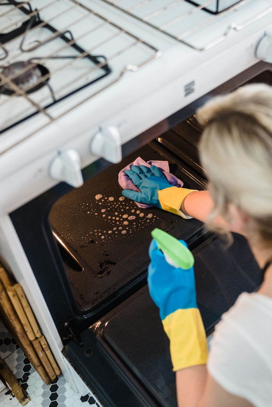 grease stains, kitchen cabinets, cleaning, degreaser, wood