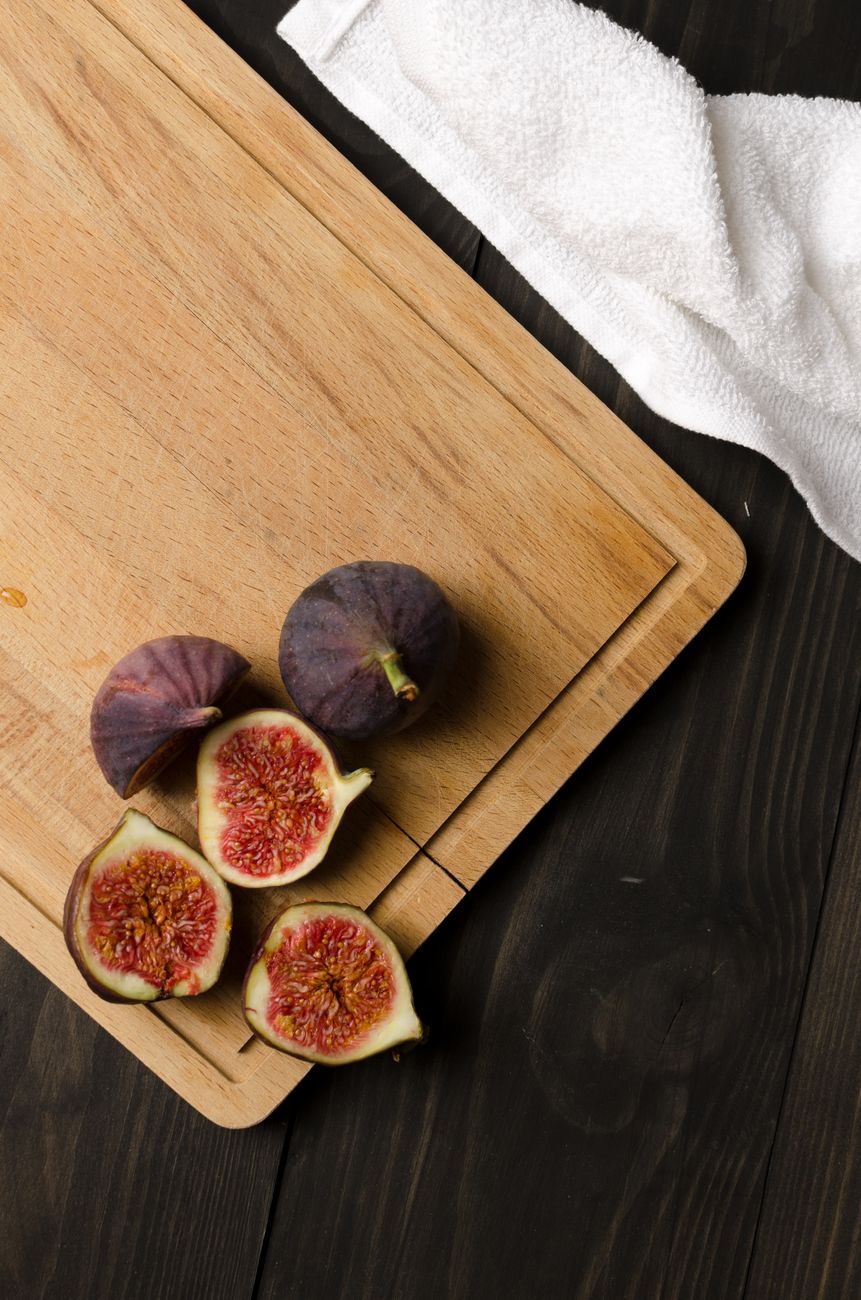cutting board, sliding, damp towel, kitchen safety, grip hack