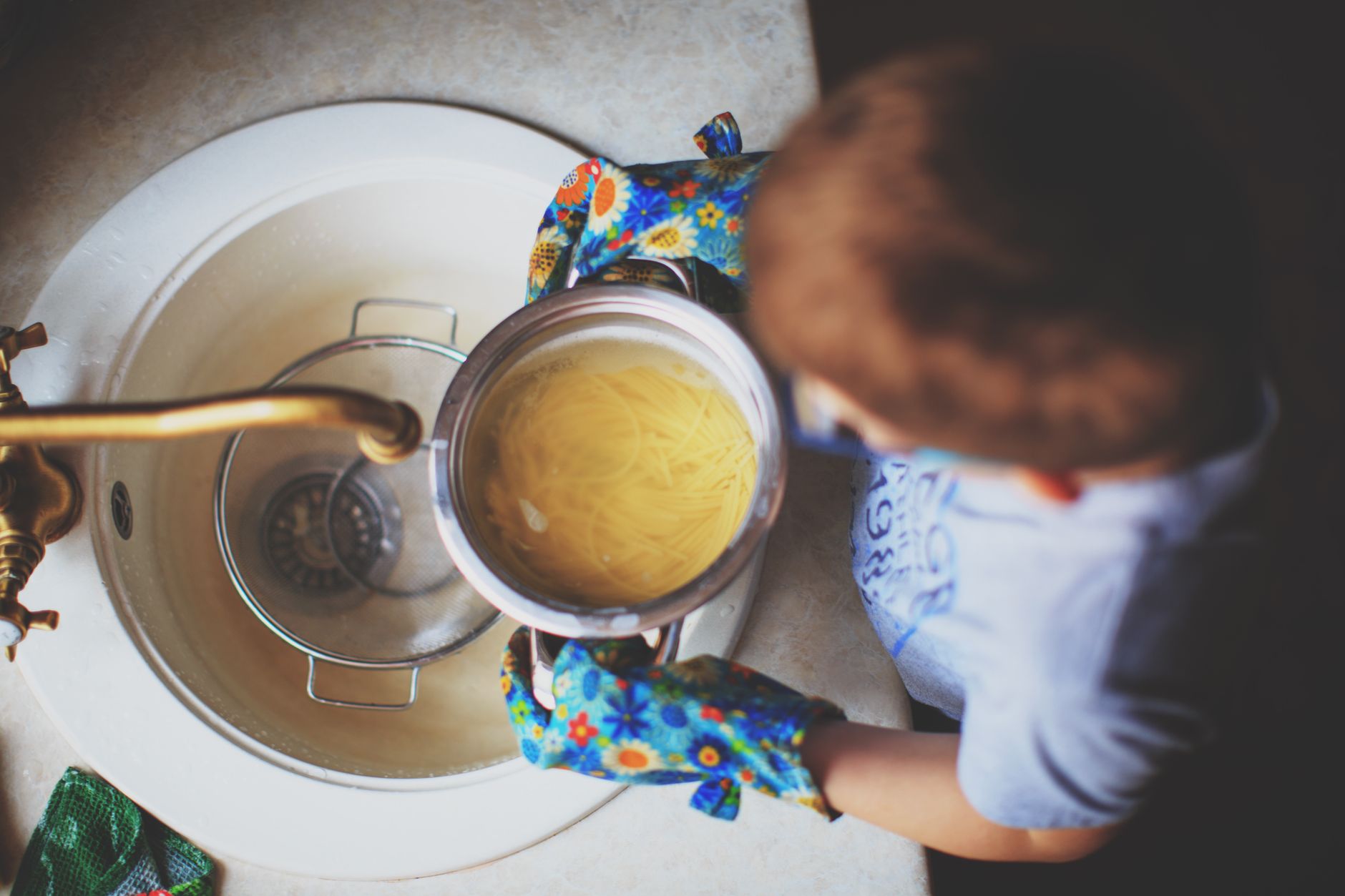 smelly drain, sink smell, drain fresh, kitchen cleaning, bathroom tip