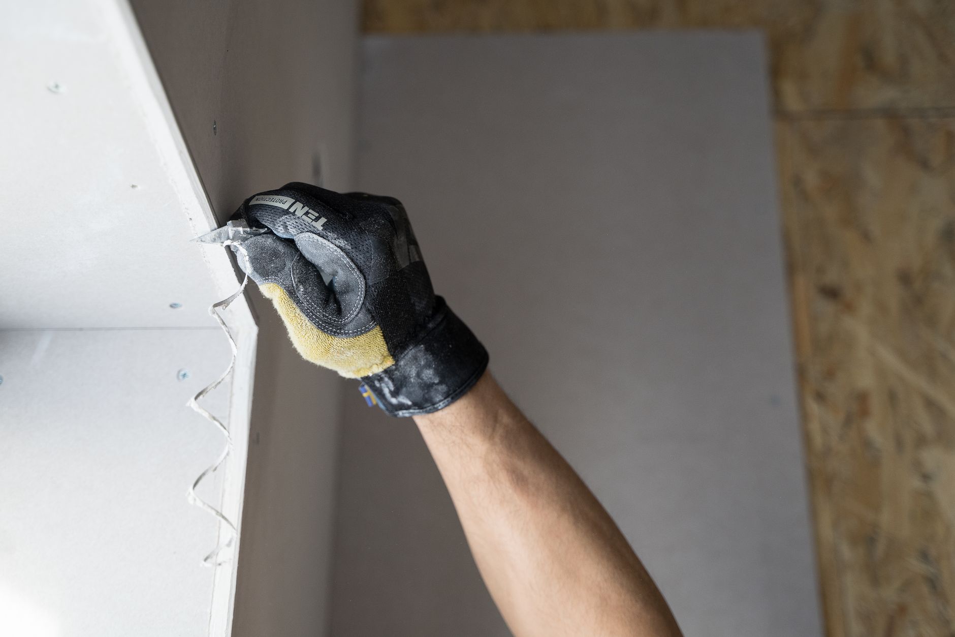 hang heavy, drywall anchor, toggle bolt, no stud, heavy mirror, wall mount