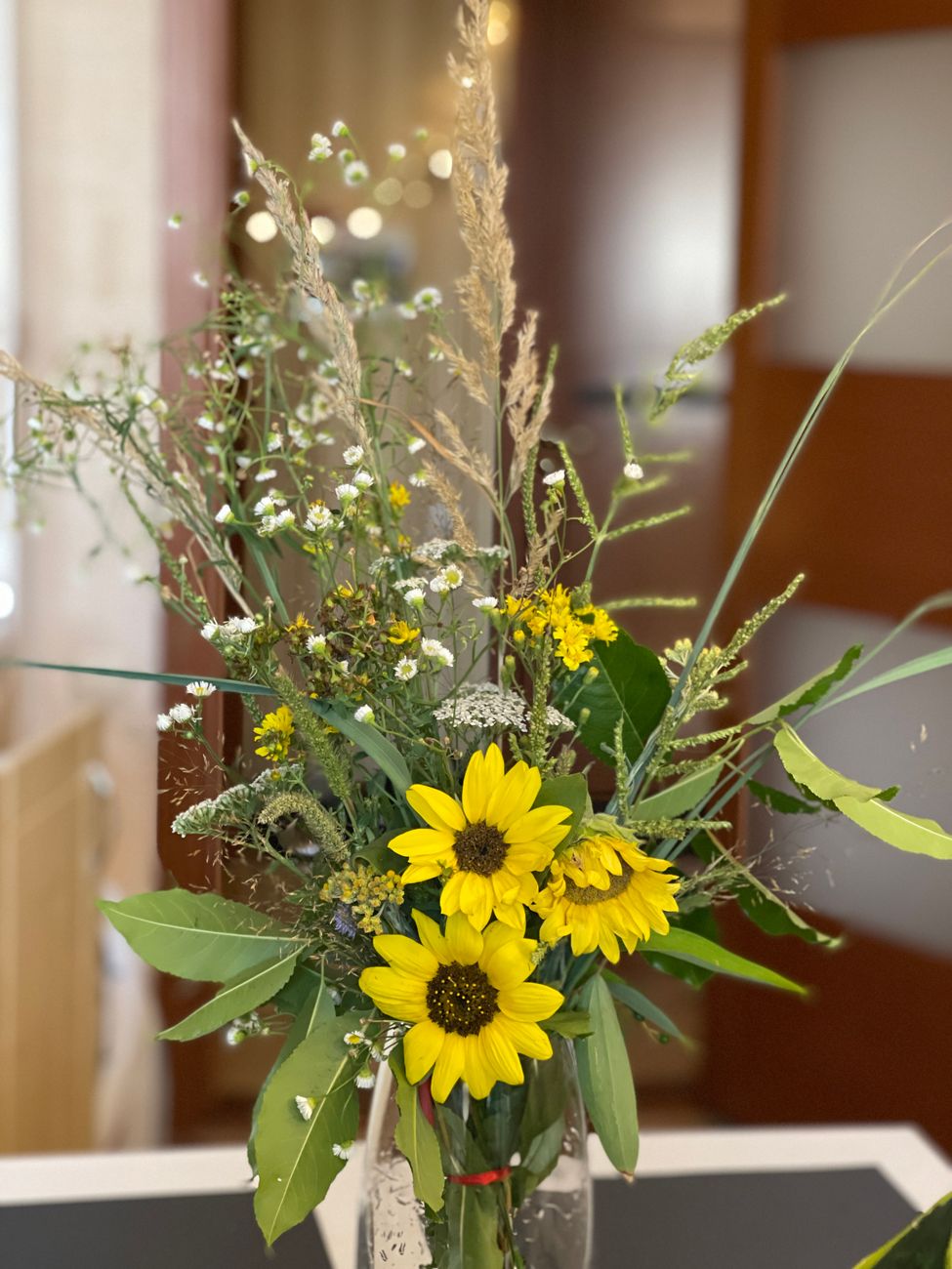 cut flowers, summer, vase life, flower food, trim stems, fresh water, bouquet
