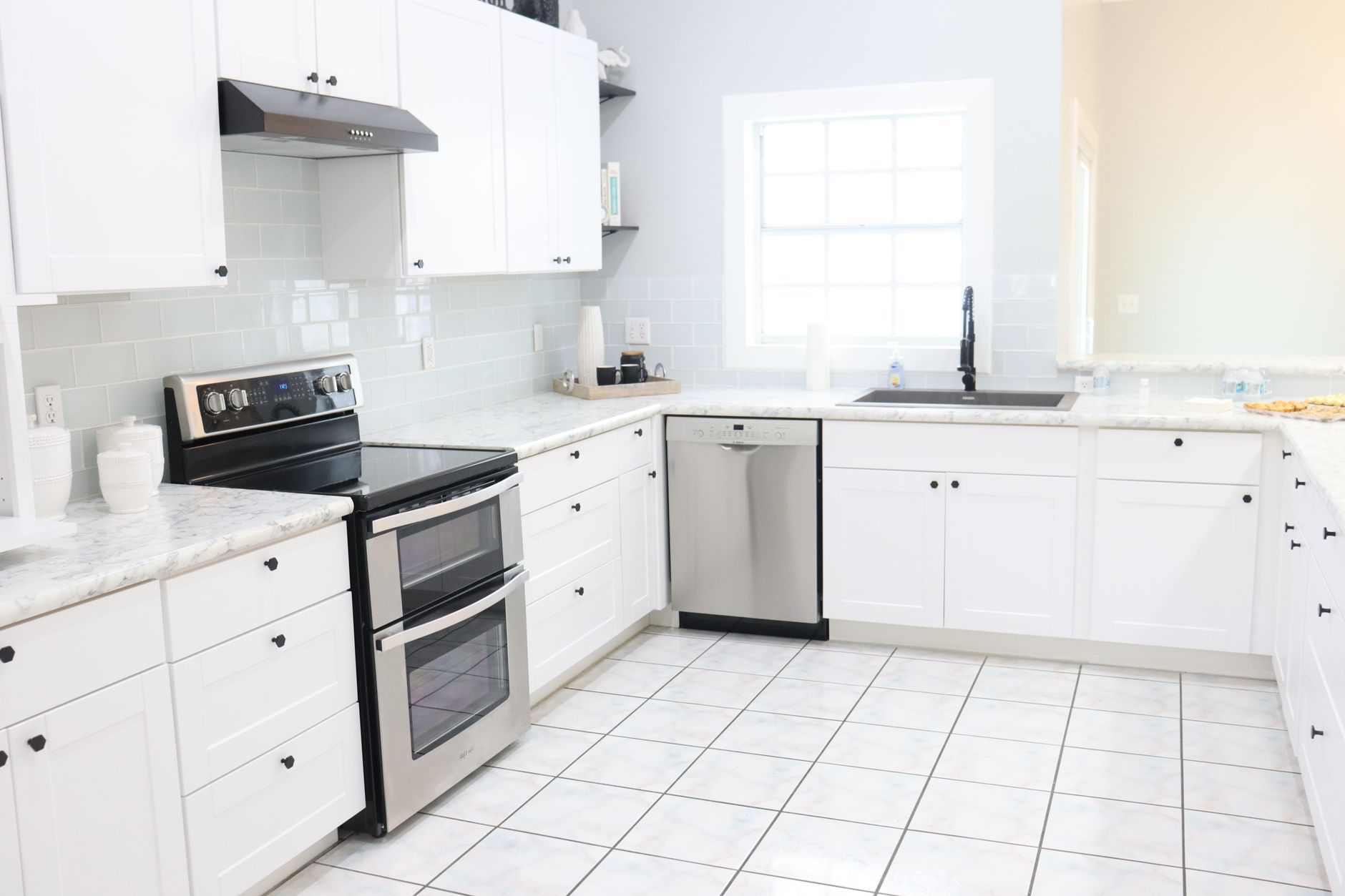 peel stick backsplash, kitchen diy, rental friendly, backsplash install beginner