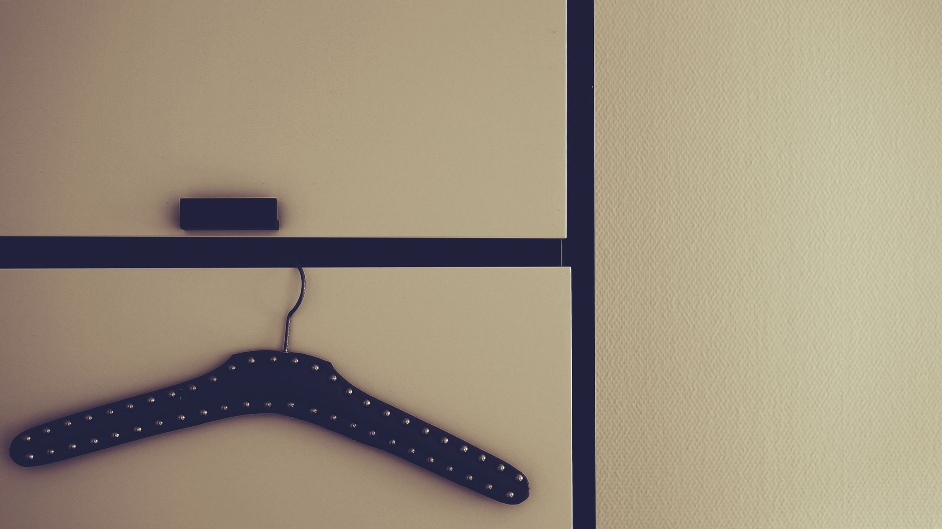 stud finder, magnet, drywall, hang, diy tool