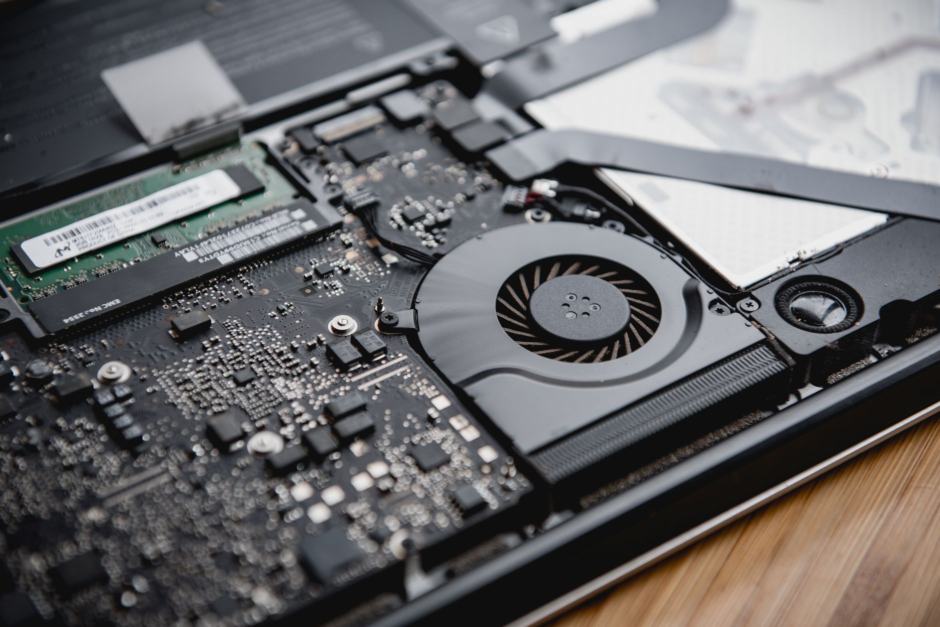 laptop shuts off, random shutdown, overheating laptop, battery issue, laptop fix