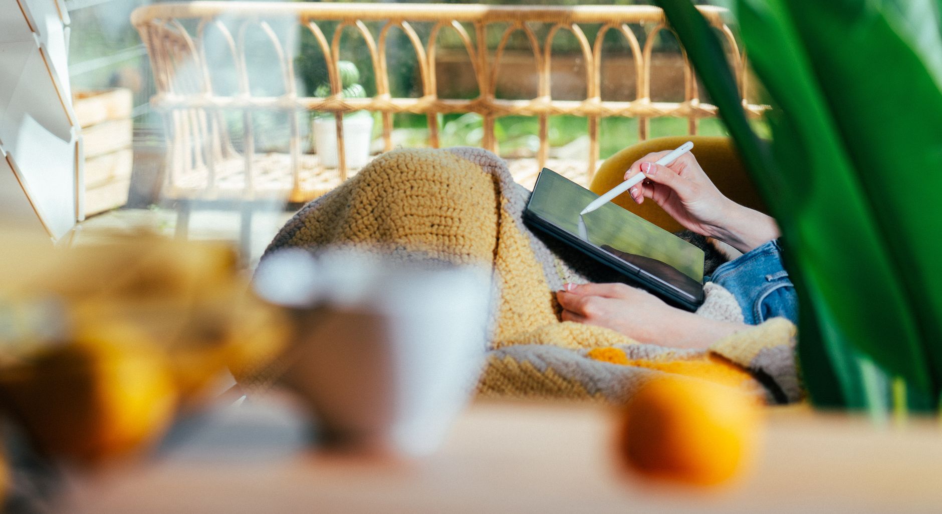 old tablet speed up, clear cache, remove bloatware, Android tablet, iPad slow