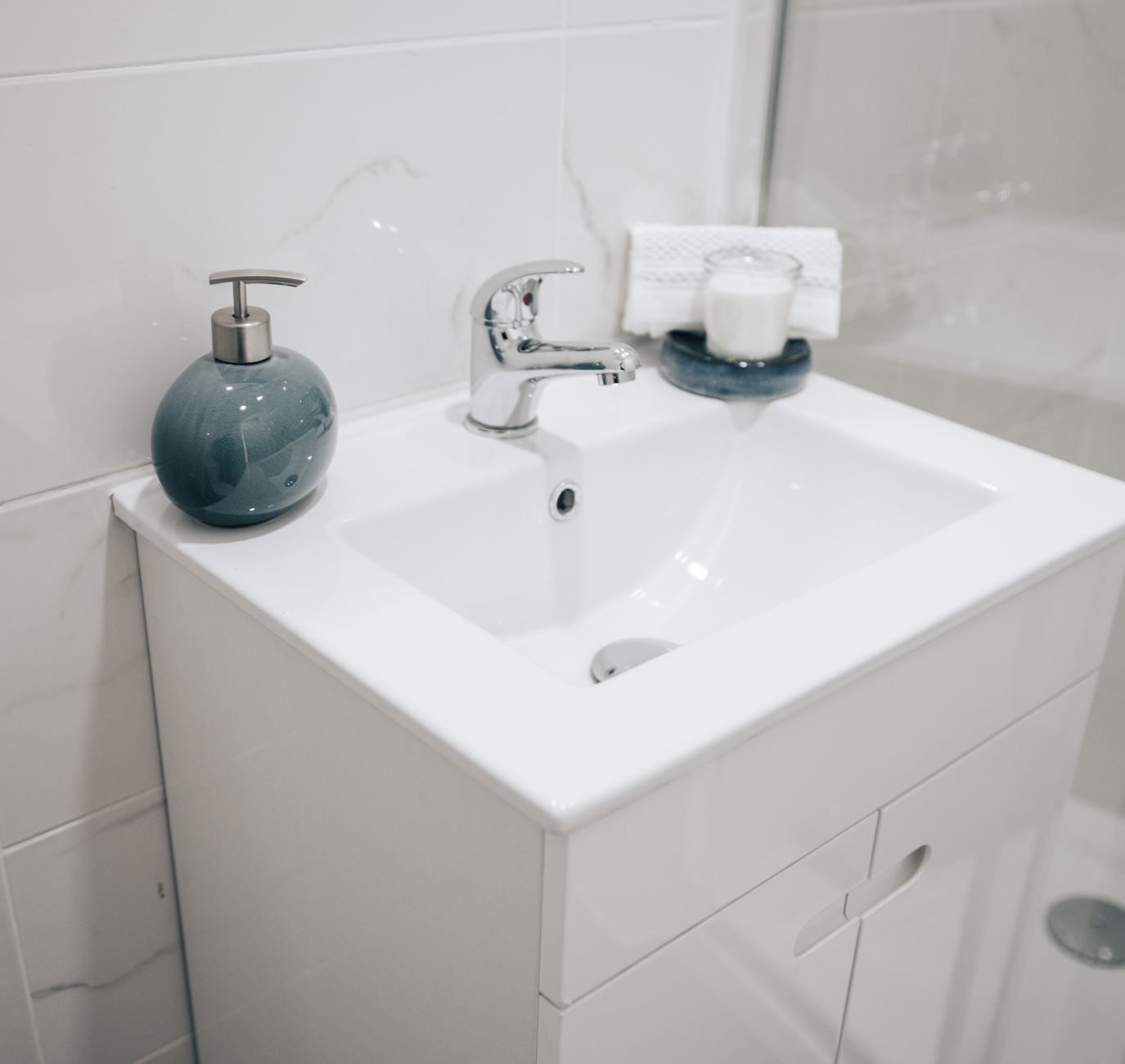 bathroom cleaning, deep clean, 10 minute, toilet, shower, sink
