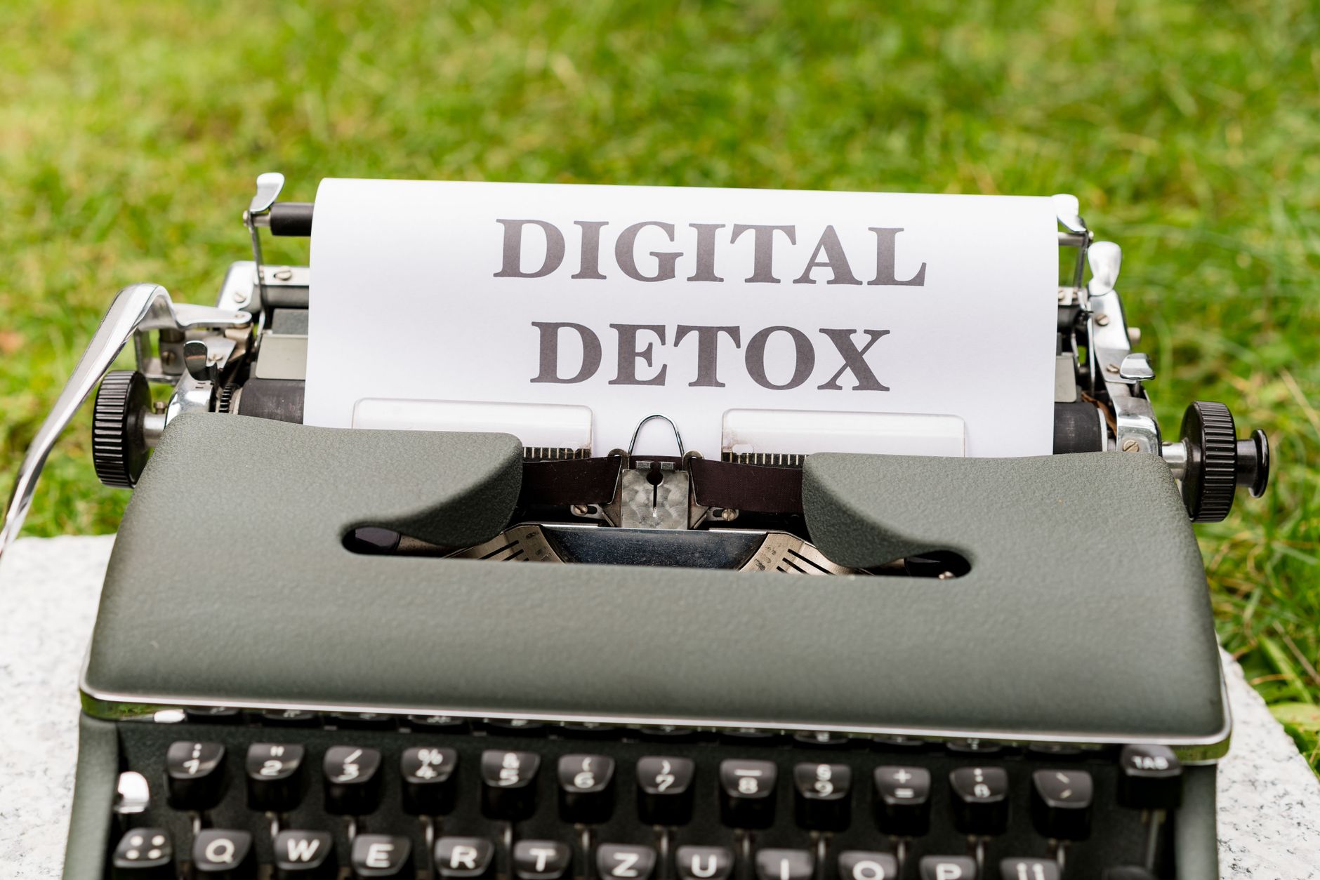 digital detox, phone habits, screen time, mental health, break