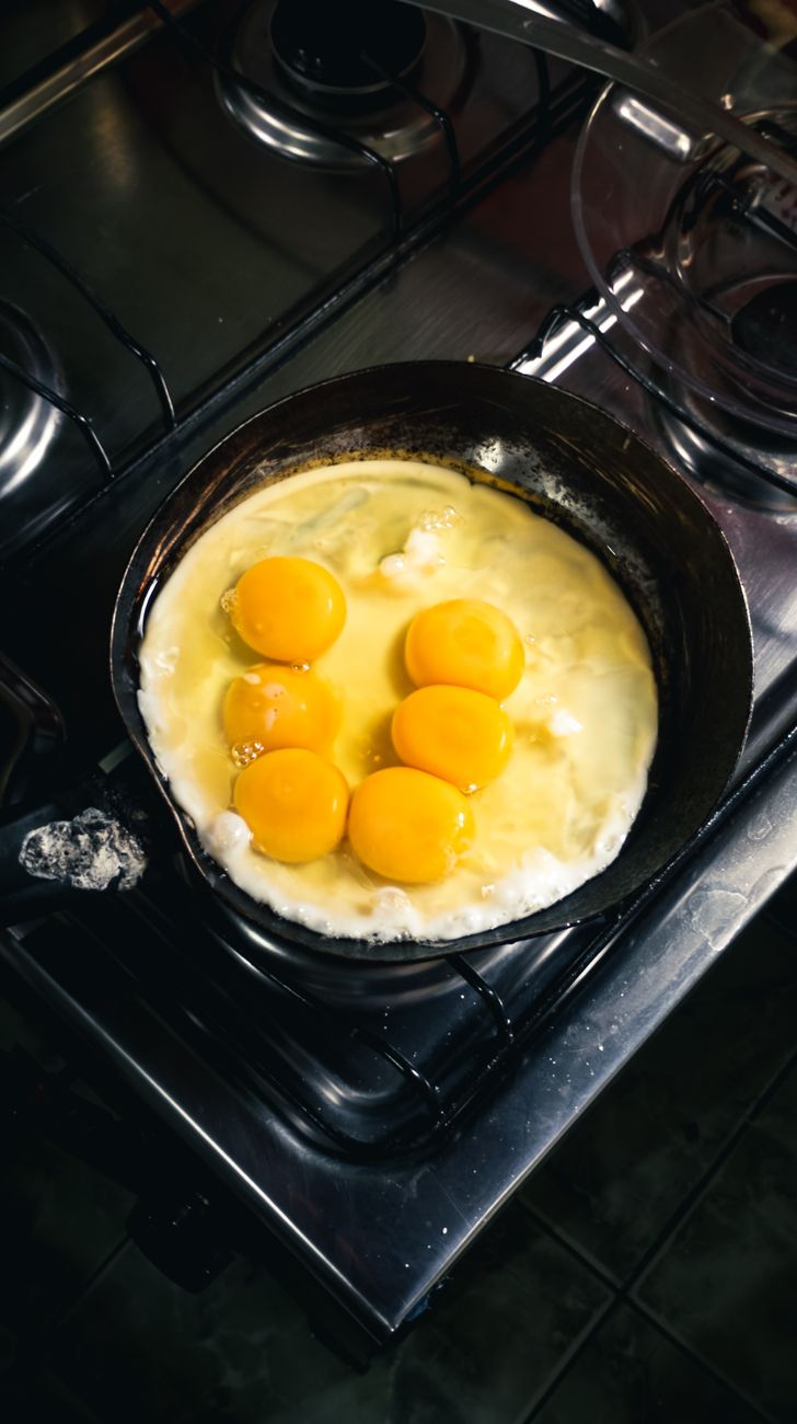 scrambled eggs, fluffy, no milk, creamy eggs, breakfast